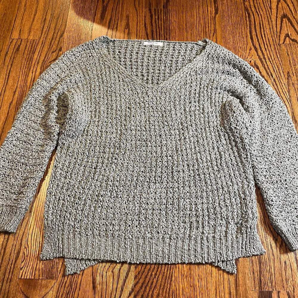 Miracle Brand V-Neck Textured Knit Pullover Sweater in Gray